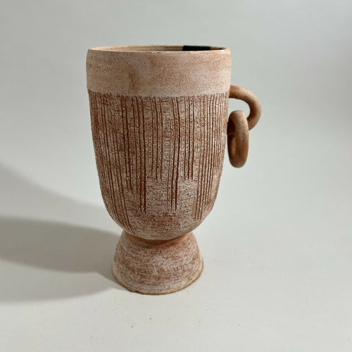 Vase Terracotta texturé à anse et à pied , d'inspiration antique | EMPREINTES Paris - EMPREINTES Paris