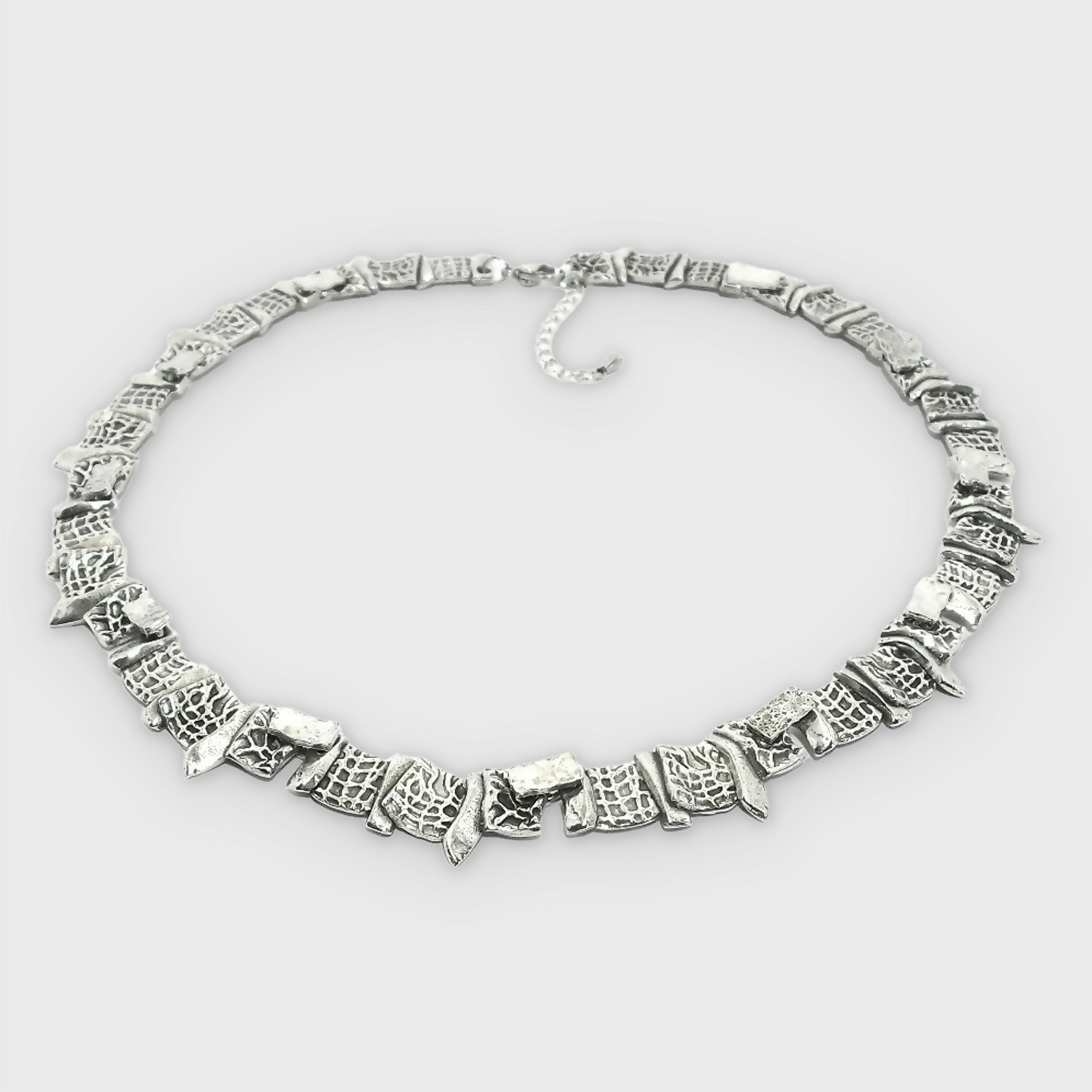 collier_en_etain_motif_quadrillages_bijoux_christine_philippe copie | EMPREINTES Paris