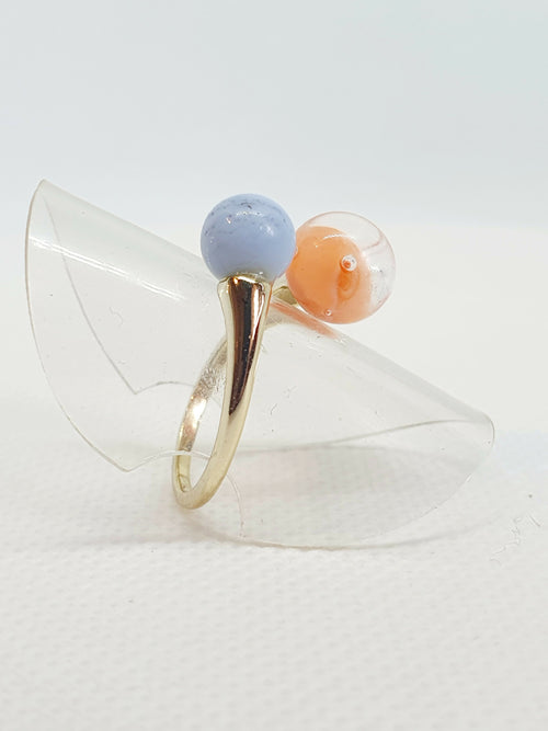 Bague réglable dorée - Duo de perles de verre bleu opalescent et corail | EMPREINTES Paris - EMPREINTES Paris