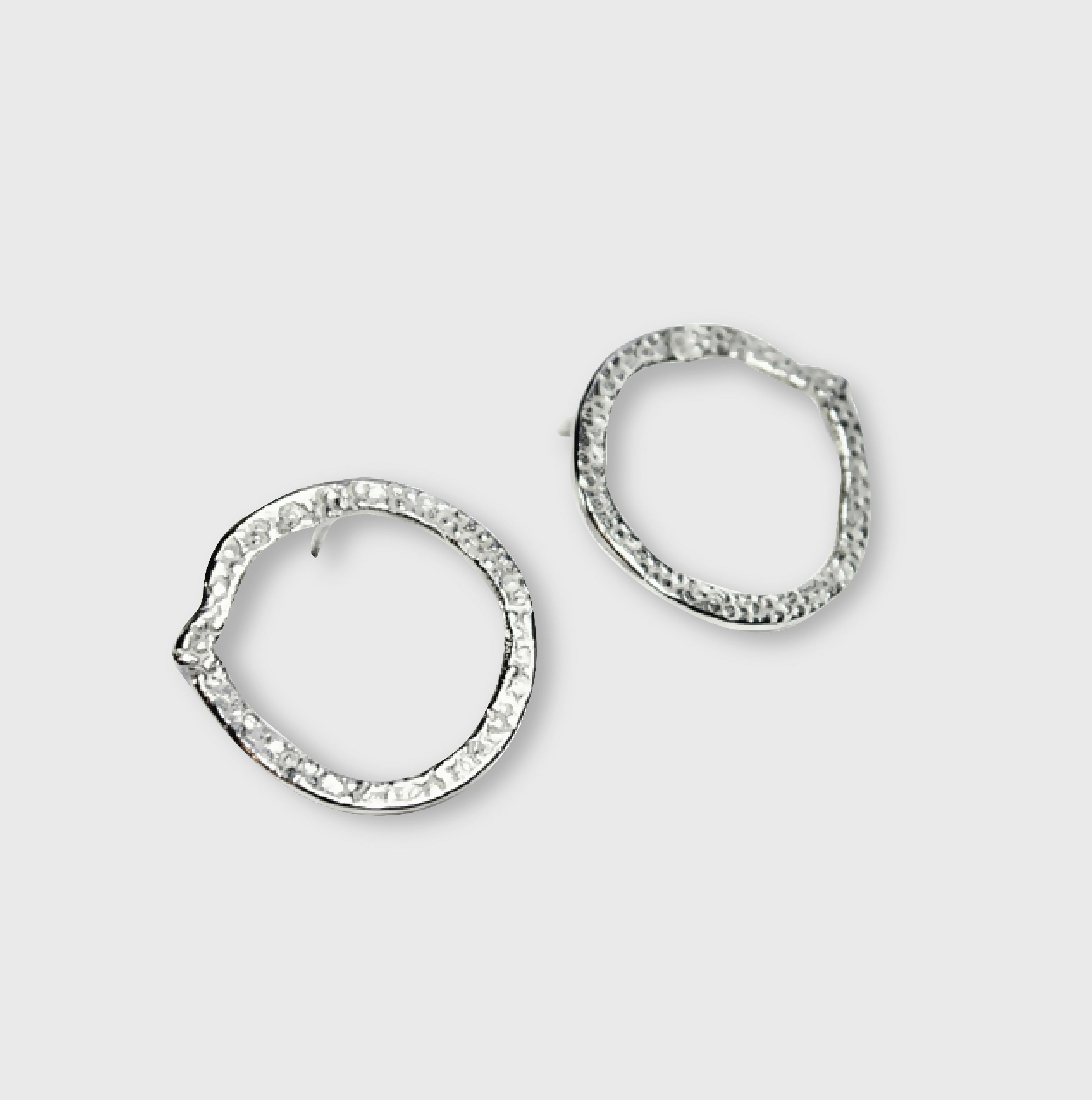 Créoles plates en argent massif texturé | EMPREINTES Paris