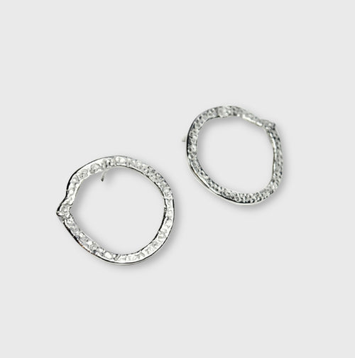 Créoles plates en argent massif texturé | EMPREINTES Paris - EMPREINTES Paris