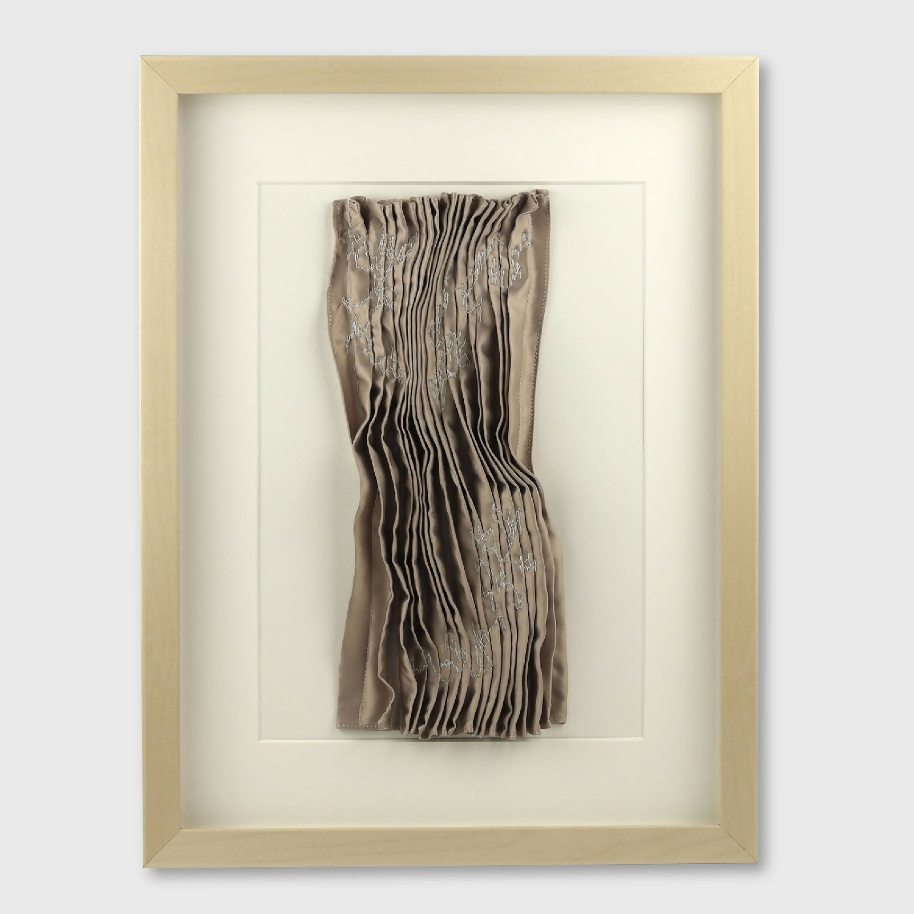 tableau_textile_encadre_oscillations_taupe_a3_floriane_schmitt_studio copie | EMPREINTES Paris