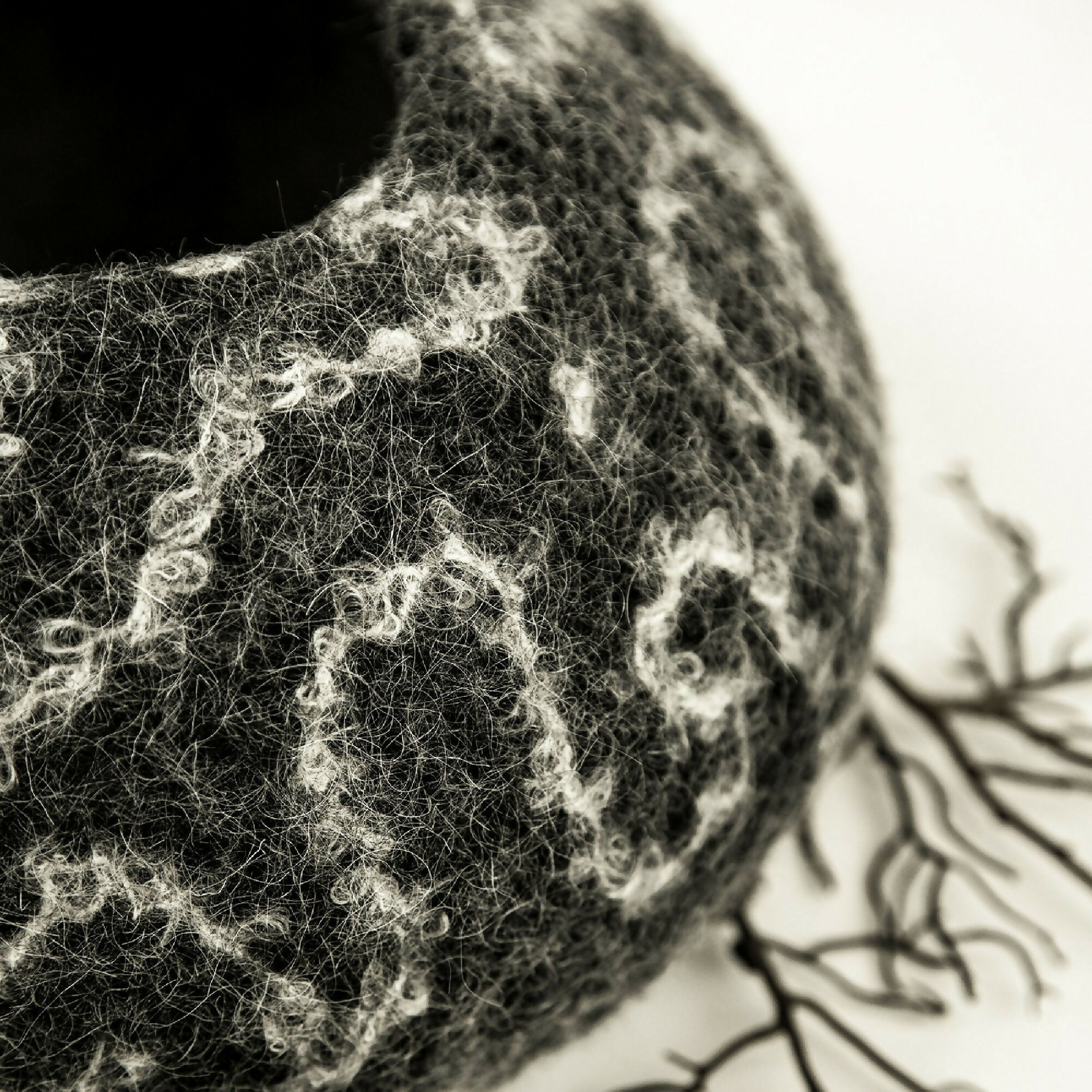 vide_poche_oursin_en_feutre_de_laine_atelier_lanzetta copie 2 | EMPREINTES Paris