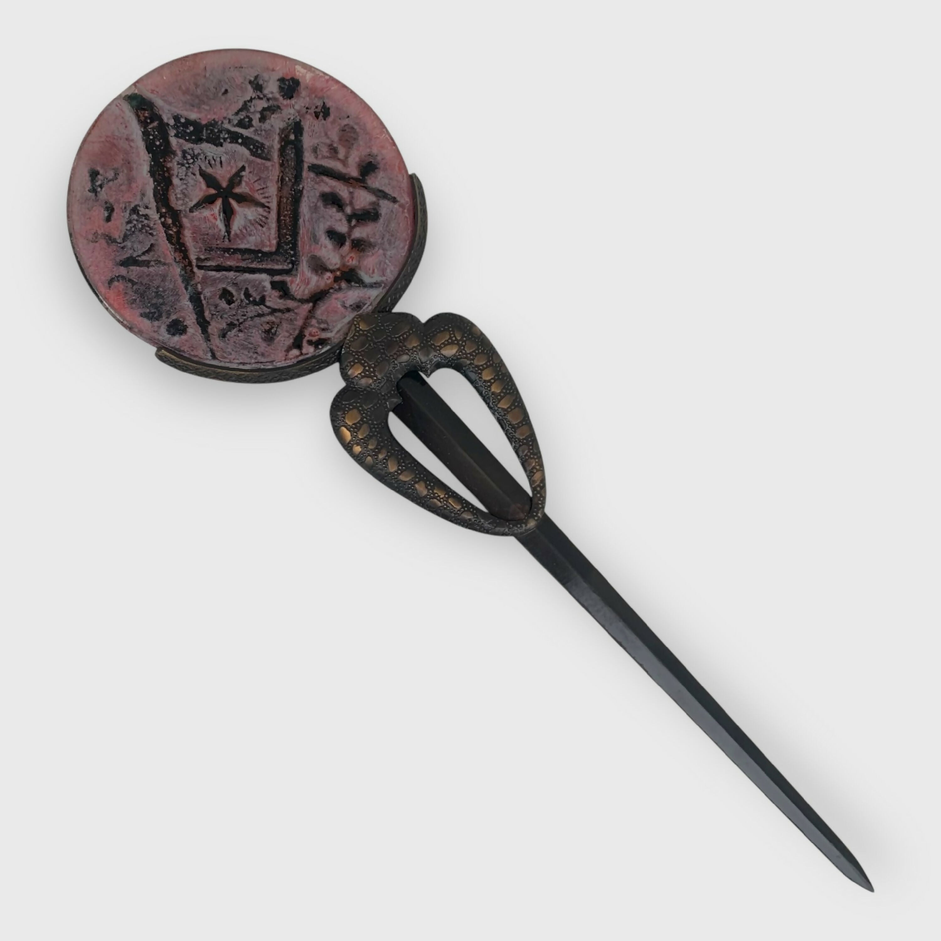 ouvre-lettres rouge et or, francs-maçons, art antique, cadeau collection decoration franc maçonique, cadeau homme, cristal made in France, Stephane Dunoyer creations, coupe papier bureau, piece unique | EMPREINTES Paris