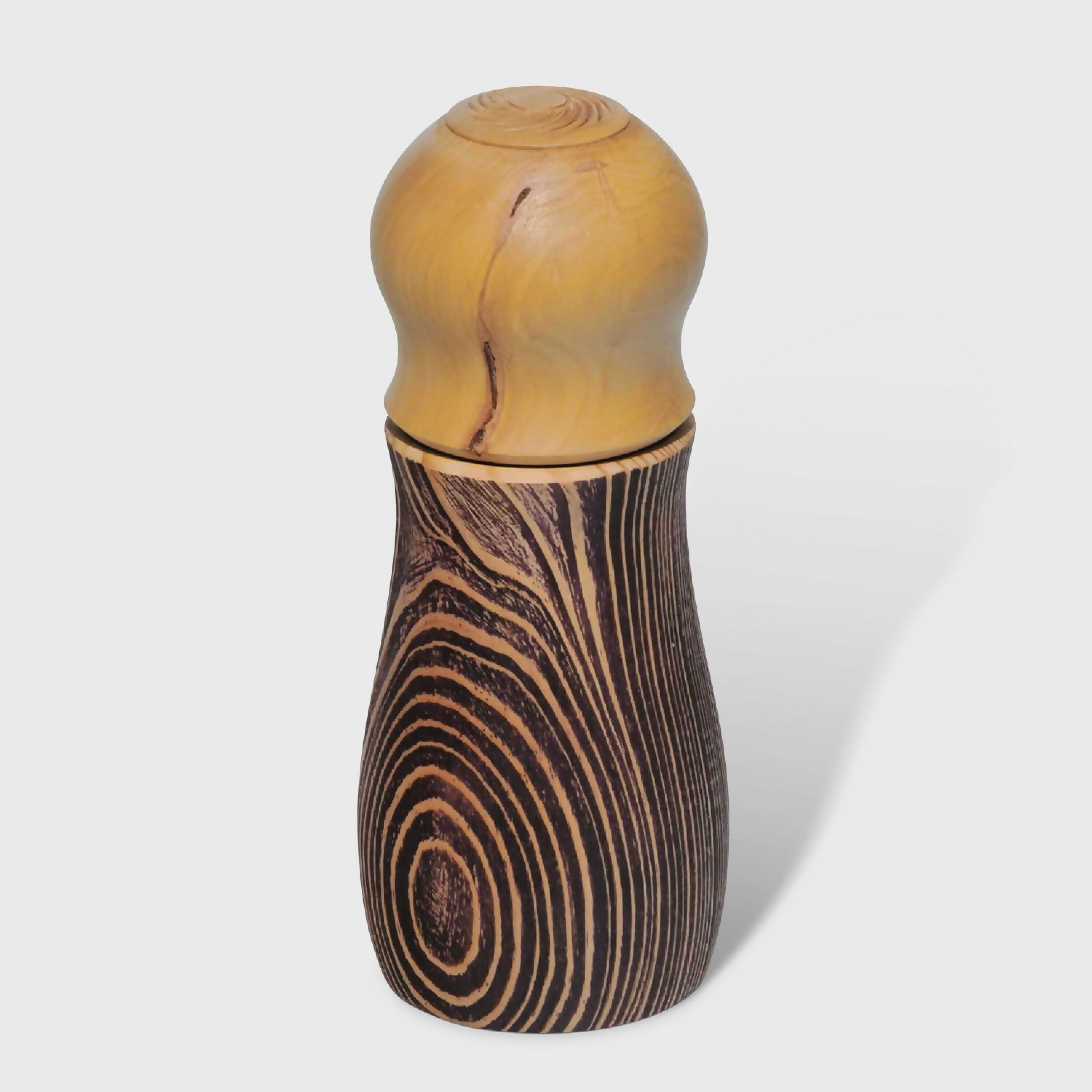 moulin_a_poivre_en_meleze_et_pommier_latelier_du_mercantour | EMPREINTES Paris