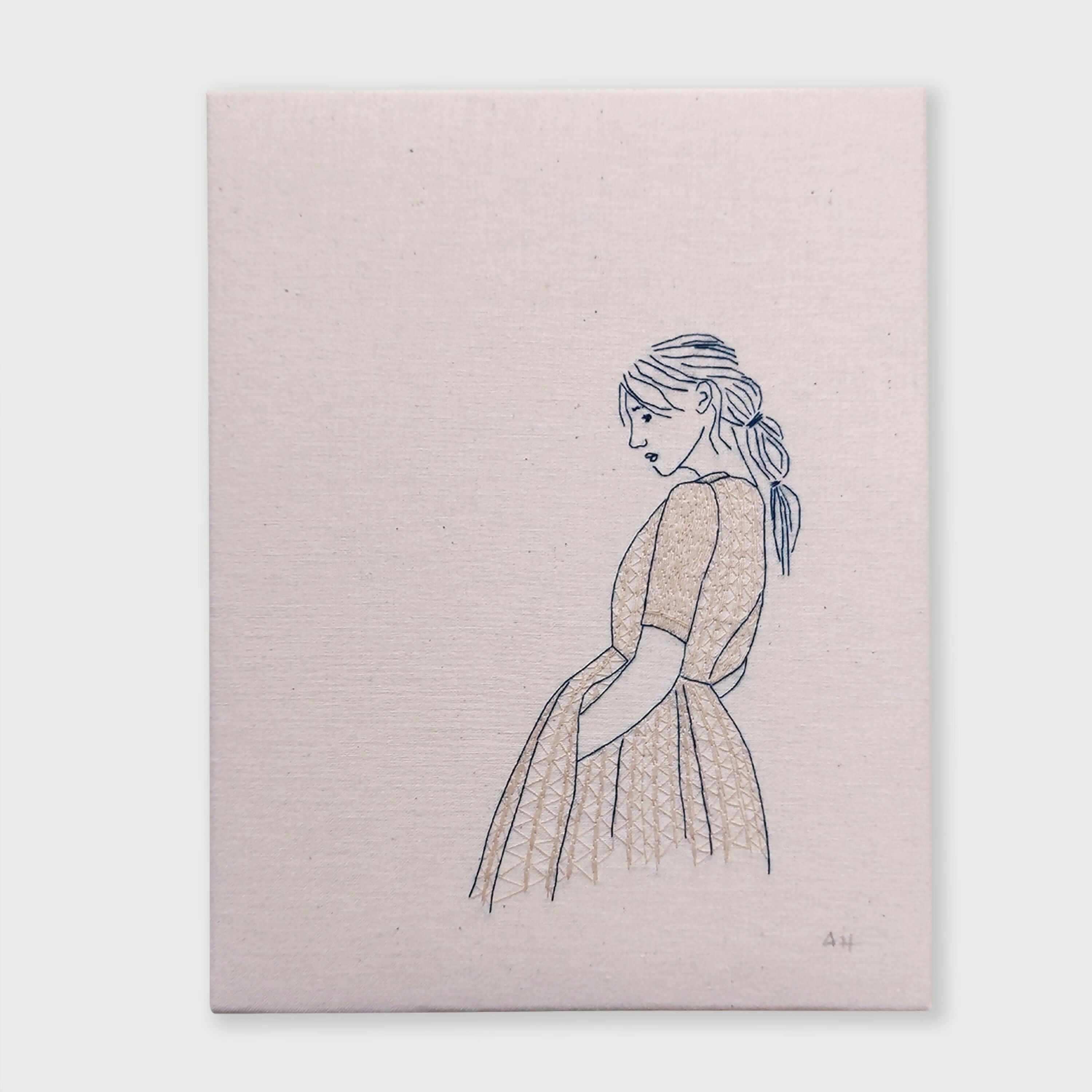 dessin_brode_la_main_dans_la_poche_et_la_robe_a_motifs_aude_herrard copie | EMPREINTES Paris