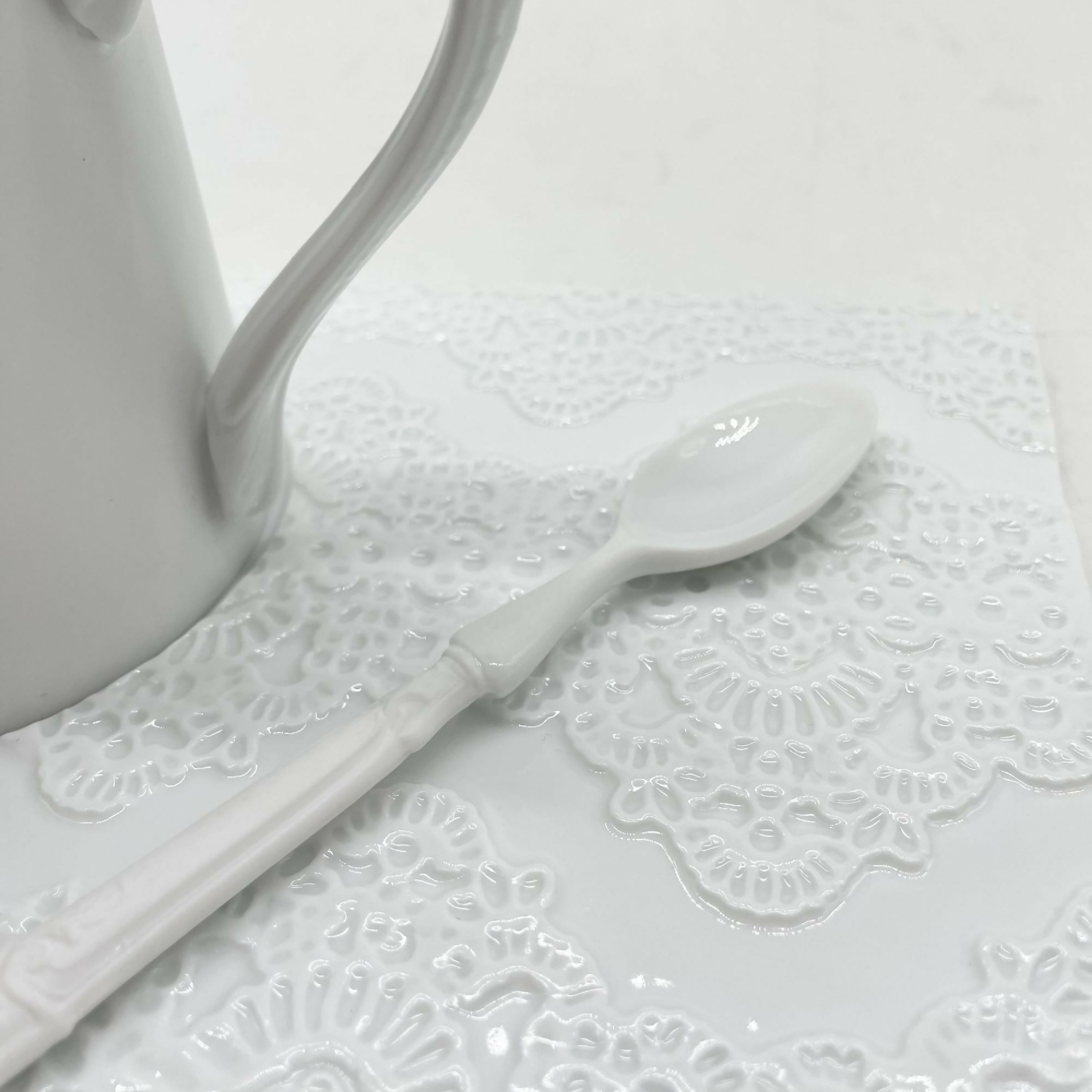 ensemble_plateau_mug_et_cuillere_collection_harcourt_porcelaine_de_limoges_la_seynie copie | EMPREINTES Paris