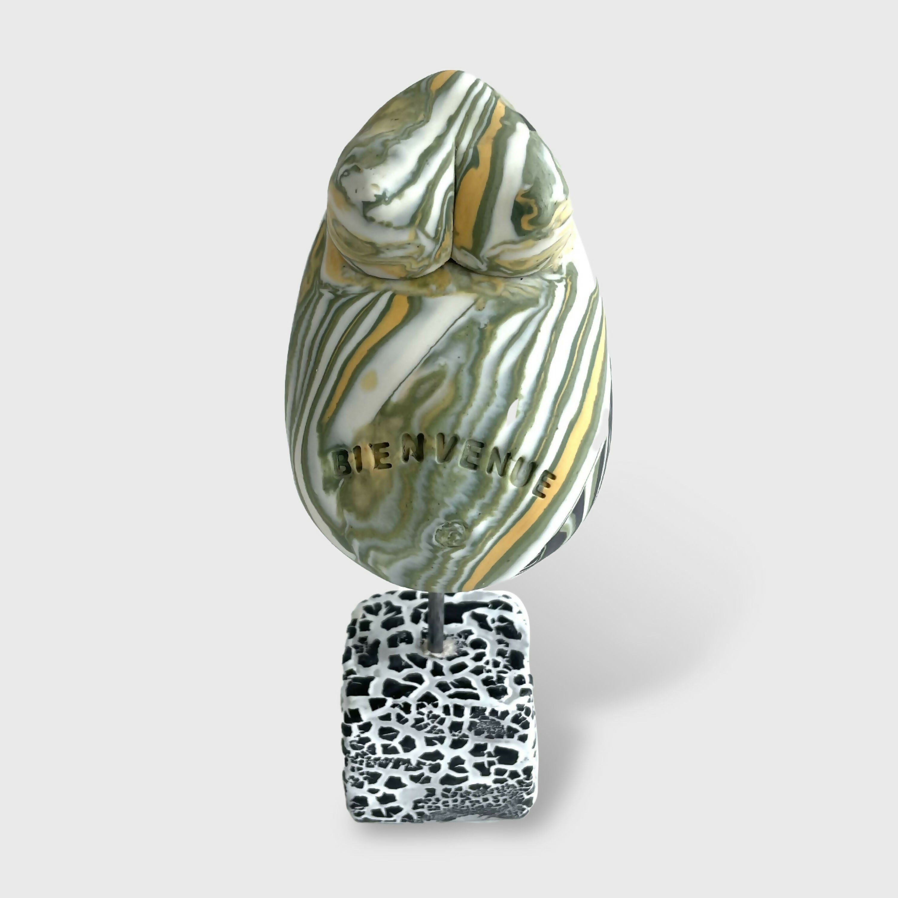 Sculpture femme enceinte nériage porcelaine blanc noir vert jaune bleu | EMPREINTES Paris