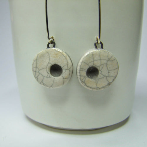 boucles_doreilles_pointees_blanches_craquelees_chloe_bercovici_simplement_terre copie | EMPREINTES Paris - EMPREINTES Paris