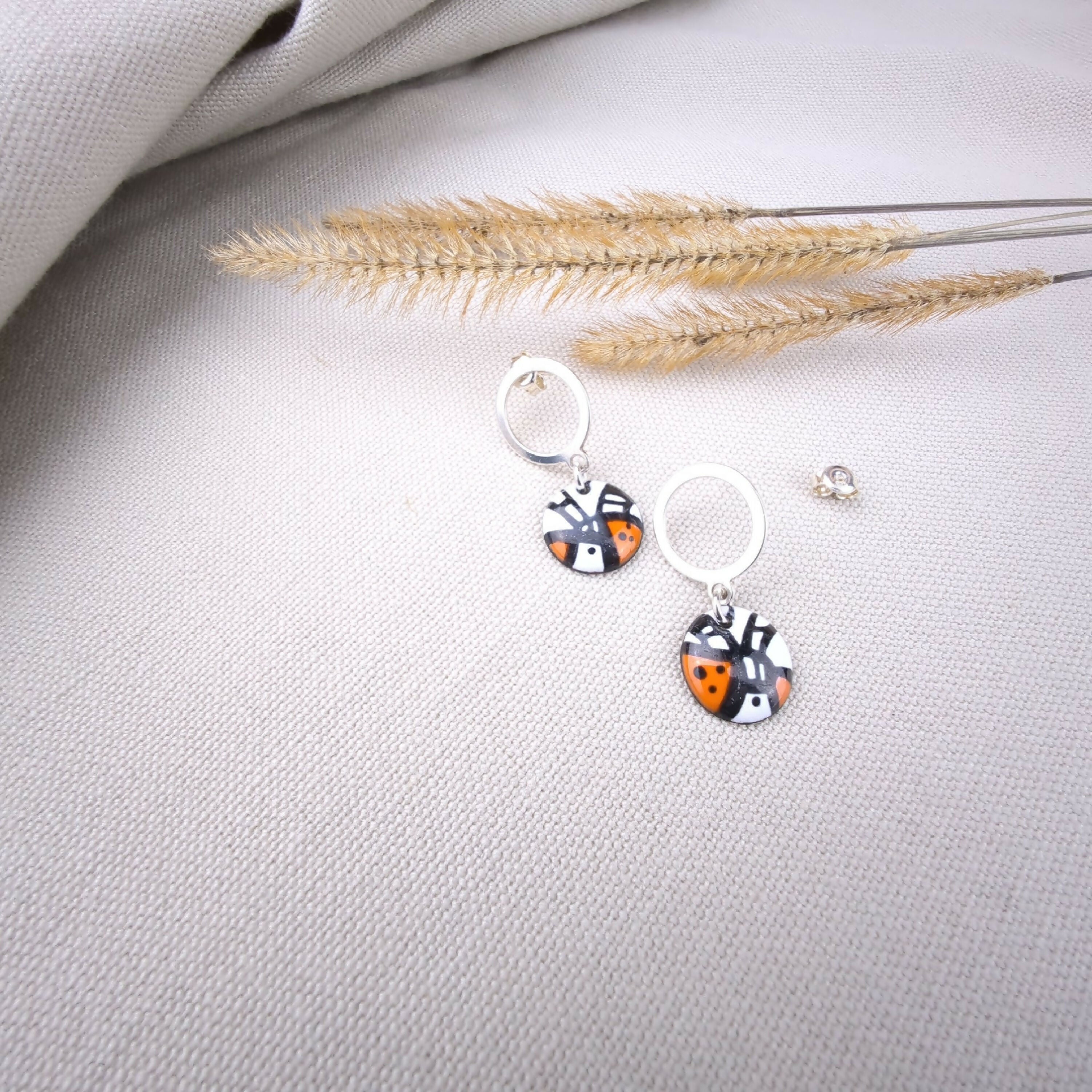 Puces d’oreilles Pop Art en Émail sur cuivre - Orange | EMPREINTES Paris