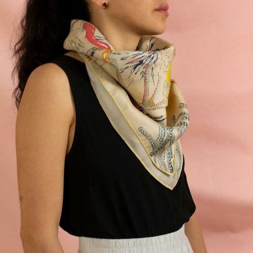 carre_de_soie_william_morris_on_the_milkyway_beige_prelude_dans_la_pampa copie | EMPREINTES Paris - EMPREINTES Paris