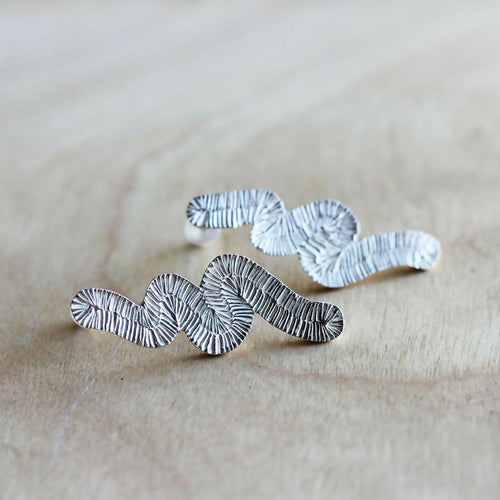 grandes_boucles_doreilles_puces_volutes_zigzag_en_argent_massif_recycle_maa_bijoux copie | EMPREINTES Paris - EMPREINTES Paris