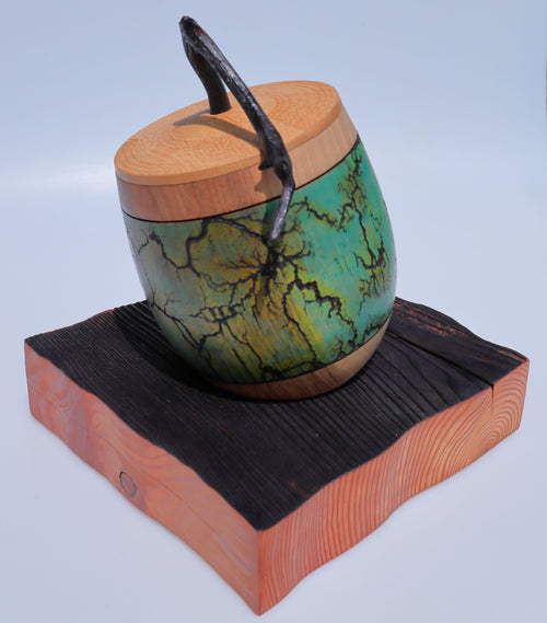 boite_decorative_en_bois_de_noyer_et_de_bambou_sur_support_en_meleze_latelier_du_mercantour copie | EMPREINTES Paris - EMPREINTES Paris