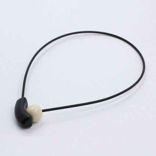 collier_atome_en_ceramique_coloree_et_tour_de_cou_noir_2_andreani_creations copie | EMPREINTES Paris - EMPREINTES Paris