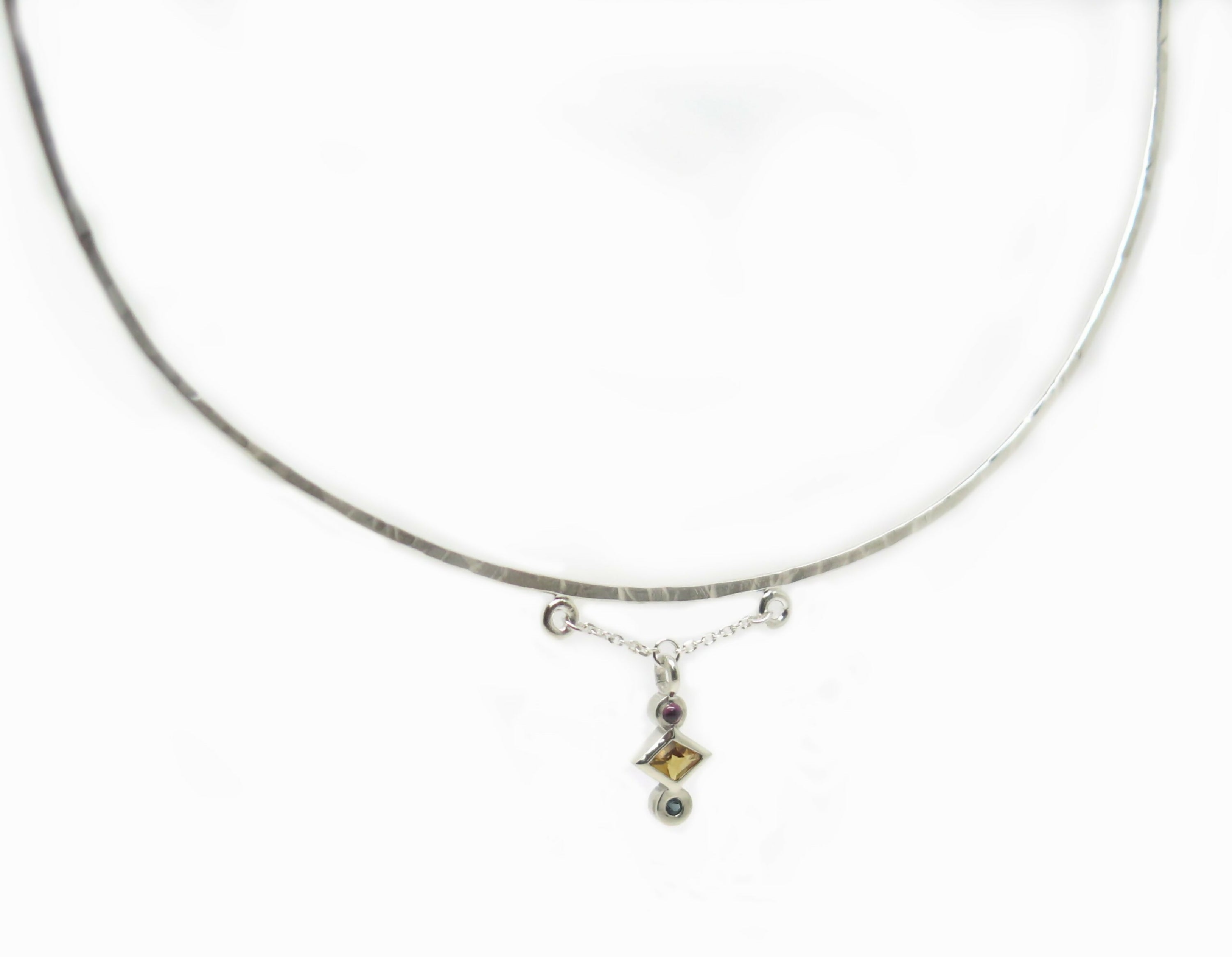 Collier torque fin Grenat, citrine et tourmaline | EMPREINTES Paris