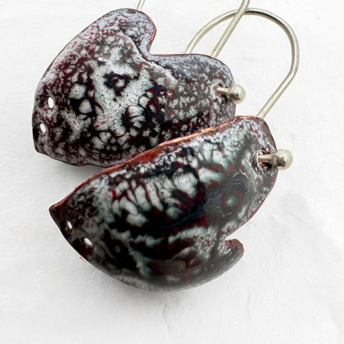 boucles_doreilles_coeurs_corbeaux_emaux_emoi copie | EMPREINTES Paris - EMPREINTES Paris