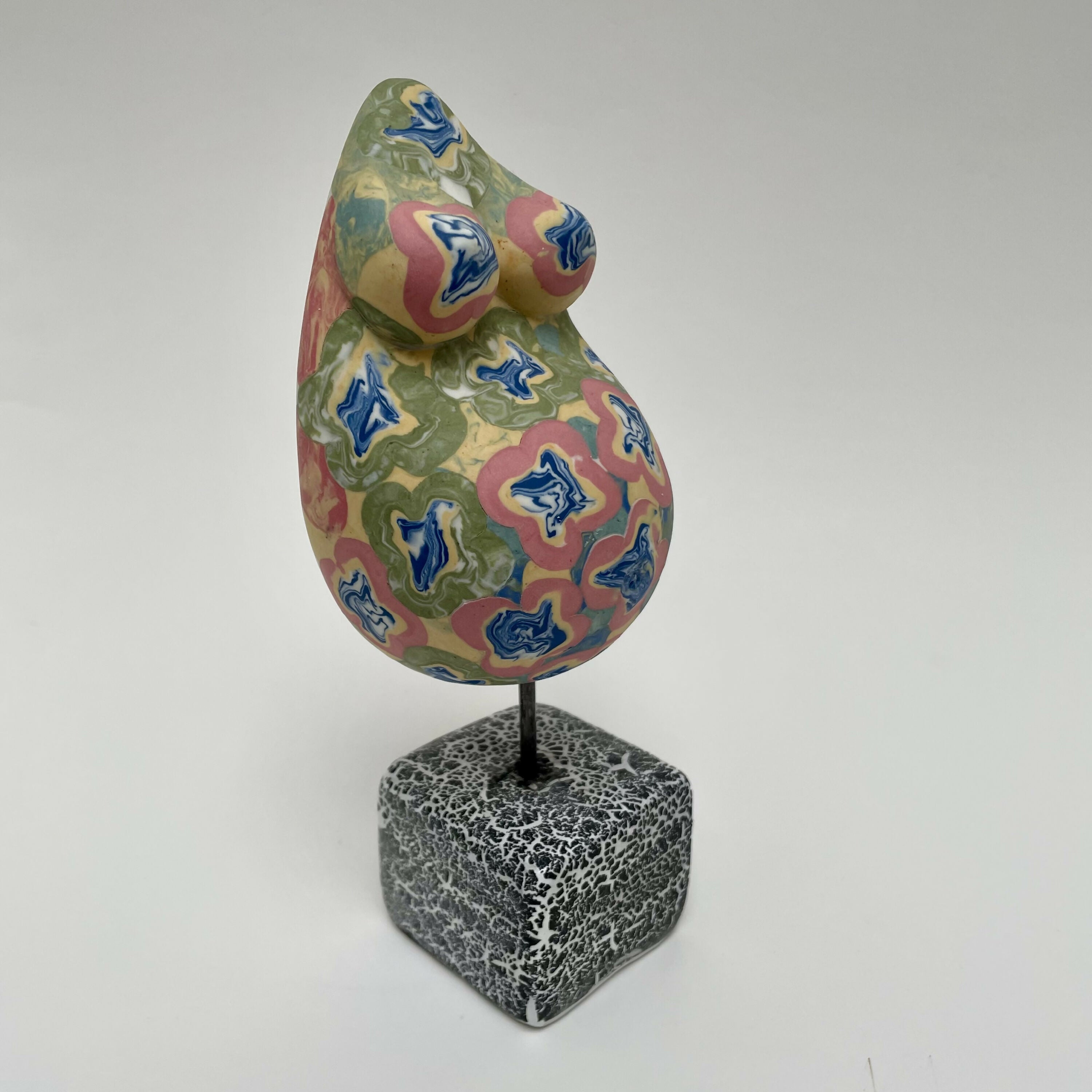 sculpture_femme_enceinte_neriage_porcelaine_multicolore7_guenaelle_grassi copie | EMPREINTES Paris
