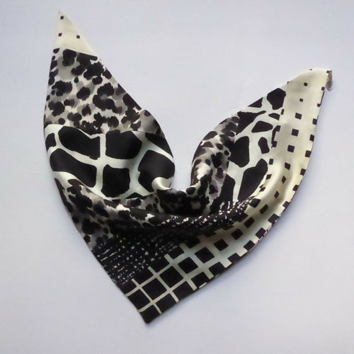 Foulard pointe soie- Ethno chic noir blanc | EMPREINTES Paris - EMPREINTES Paris