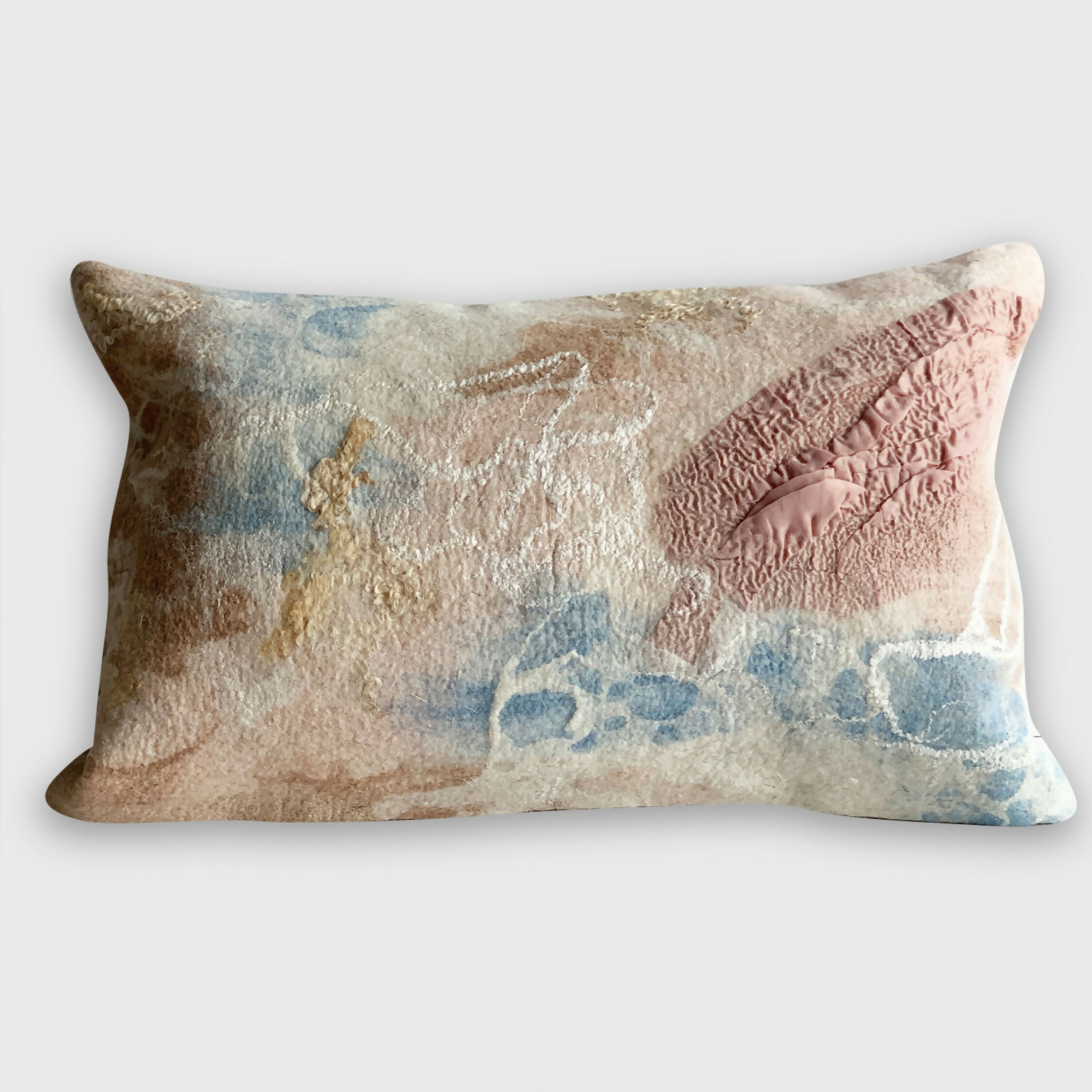 coussin_rectangulaire_en_laine_collection_ecume_accords_feutres copie | EMPREINTES Paris