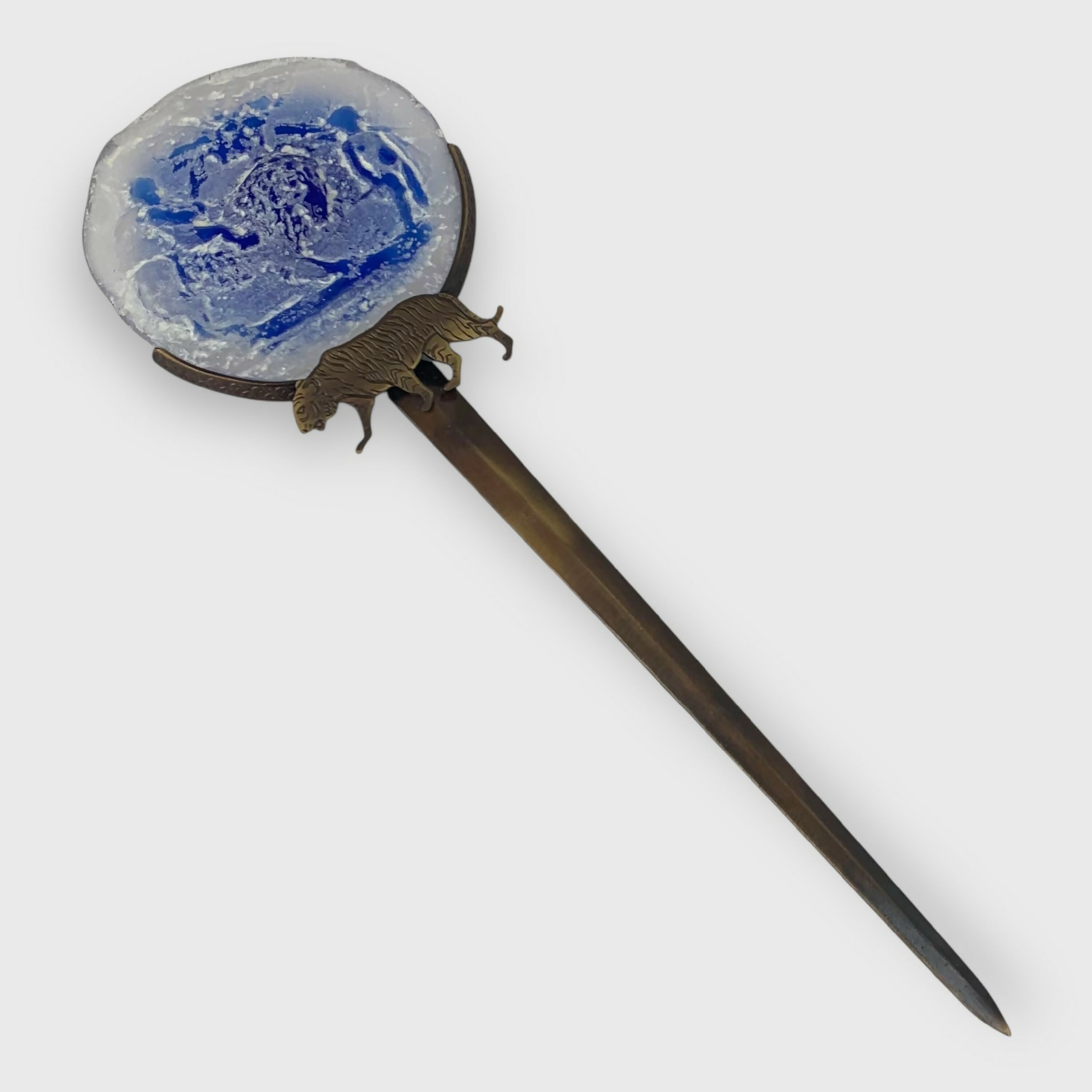 ouvre-lettres bleu, tigre et lion, art antique, cadeau collection decoration bleu, cadeau homme, cristal made in France, Stephane Dunoyer creations, piece unique | EMPREINTES Paris