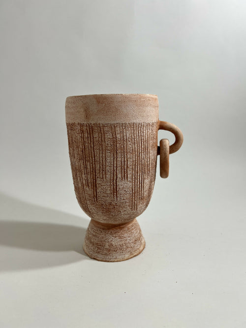 Vase Terracotta texturé à anse et à pied , d'inspiration antique | EMPREINTES Paris - EMPREINTES Paris