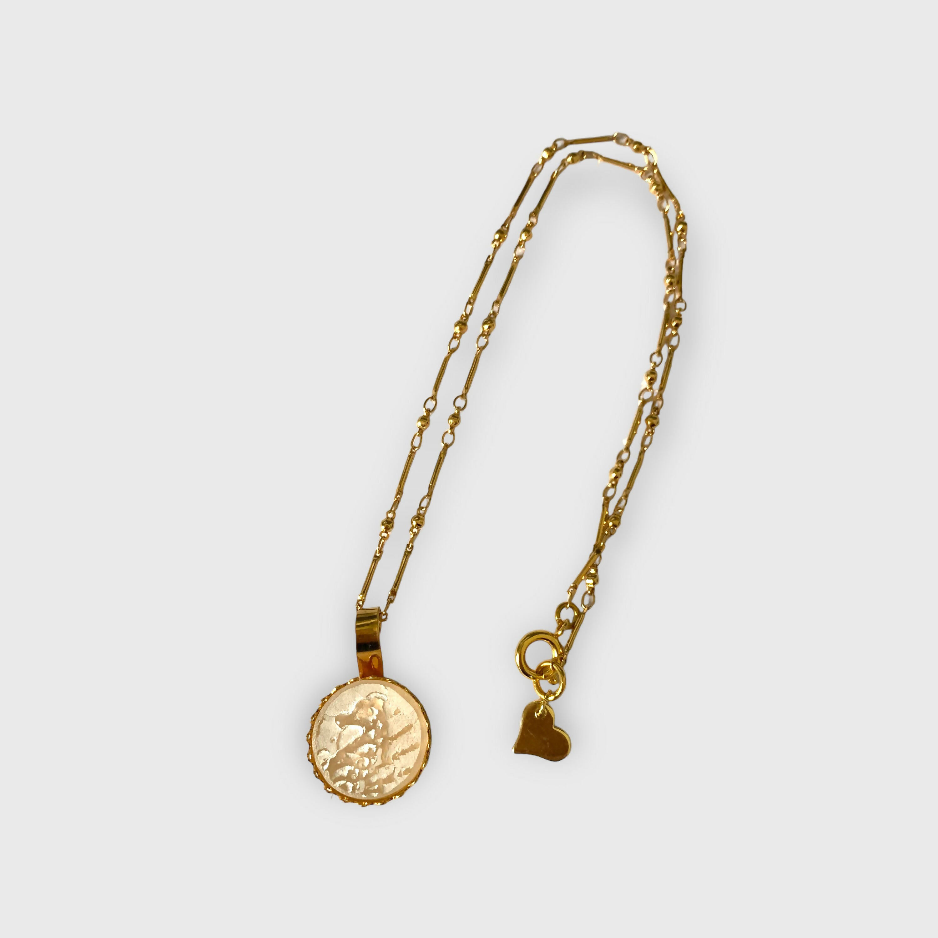 hippocampe, bijou symbolique, ethnique, romantique, chic bohème, amoureux, collier pour femme, art déco, art nouveau, idées cadeaux pour elle, saint Valentin, piece unique, bijoux doré, tour de cou, pate de verre, cristal | EMPREINTES Paris