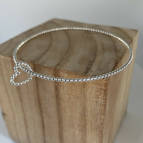 bracelet_jonc_en_argent_massif_et_sa_breloque_coeur_en_fil_perle_artyssia | EMPREINTES Paris - EMPREINTES Paris