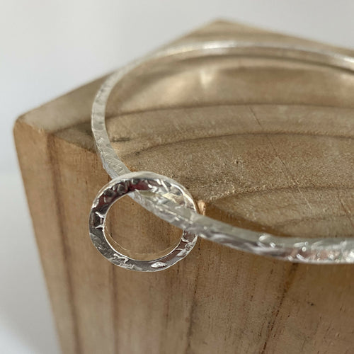 bracelet_jonc_en_argent_massif_martele_et_sa_breloque_assortie_artyssia | EMPREINTES Paris - EMPREINTES Paris