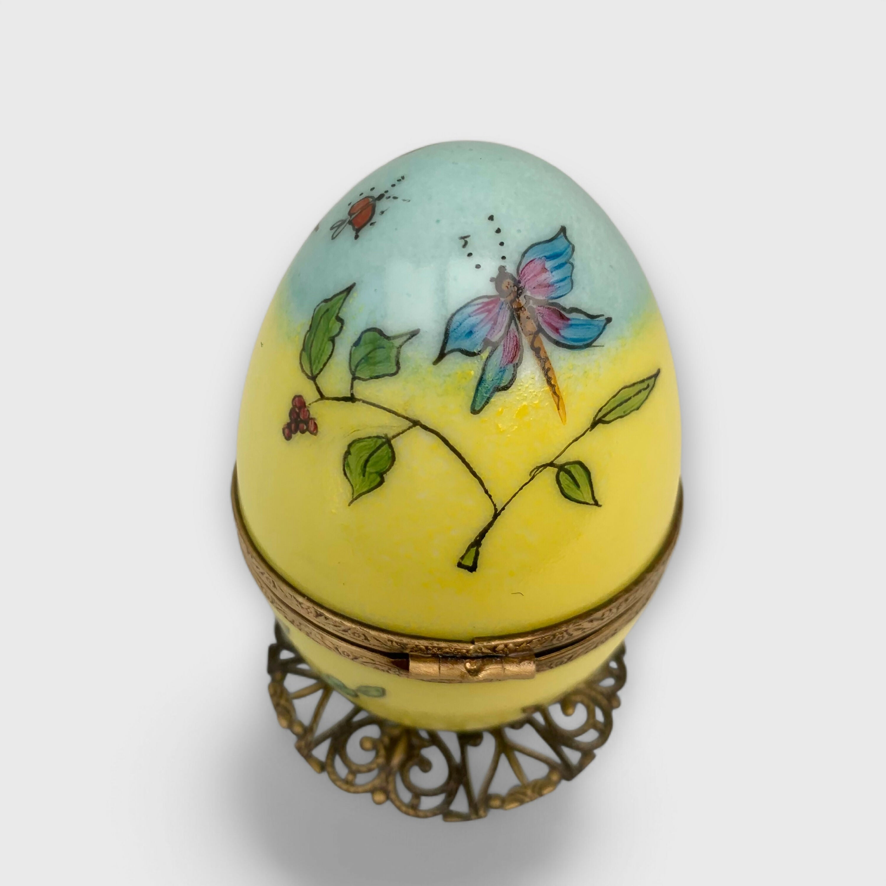 cadeau-jaune_style-faberge_decoration-insectes_libellule_printemps-pastel_papillons_automate_cadeau-amoureux_saint-valentin_cadeau-naissance_fete-bebe_boite-a-musique_enfantin_noce-de-porcelaine_fete-des-meres_mariage_oeuf-collection_collection-classique_cadeau-fin-annee_cadeaux-maitresses | EMPREINTES Paris