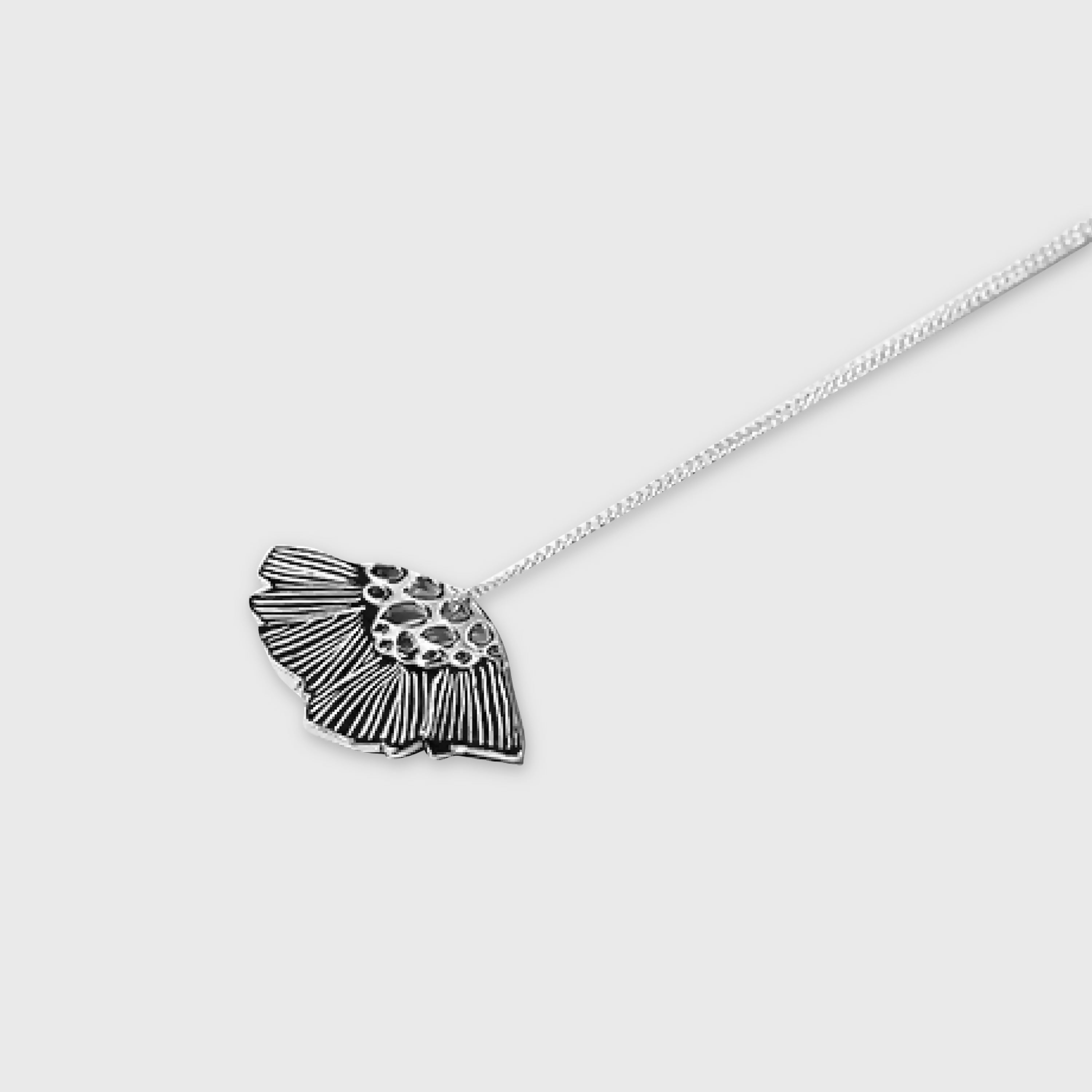 Collier de taille moyenne aux motifs floraux, en argent massif recyclé | EMPREINTES Paris