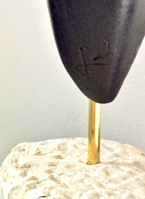 Figurine 26 en pierre calcaire, patine noir cuivré, socle en calcaire | EMPREINTES Paris - EMPREINTES Paris