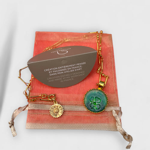 trefle_cadeau-bijou-vert_marguerite_fleur_floral_frais_printemps_art-nouveau_art-deco_romantique_collier-femme,_bijoux-féminin_artisanat-art_made-in-France_upcycling_bijoux-de-créateur_bohème-chic_bobo-parisien_hippie-chic_bijou-haute-fantaisie,_cadeau-ideal-femme_cadeau-fete-des-meres_cadeau-anniversaire | EMPREINTES Paris - EMPREINTES Paris