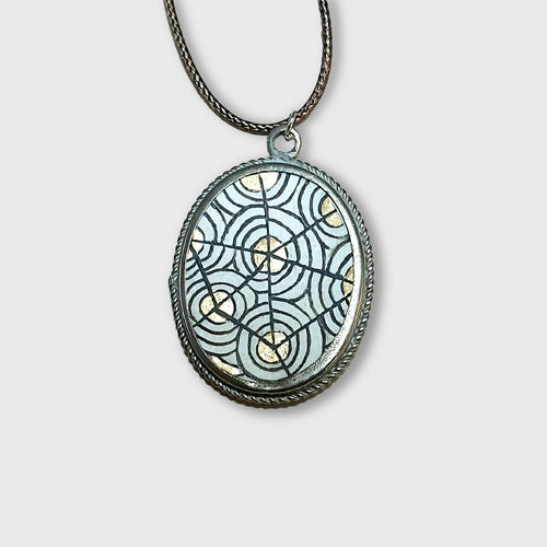 medaillon_a_motifs_geometriques_les_parchemins_dores_enluminure copie | EMPREINTES Paris - EMPREINTES Paris