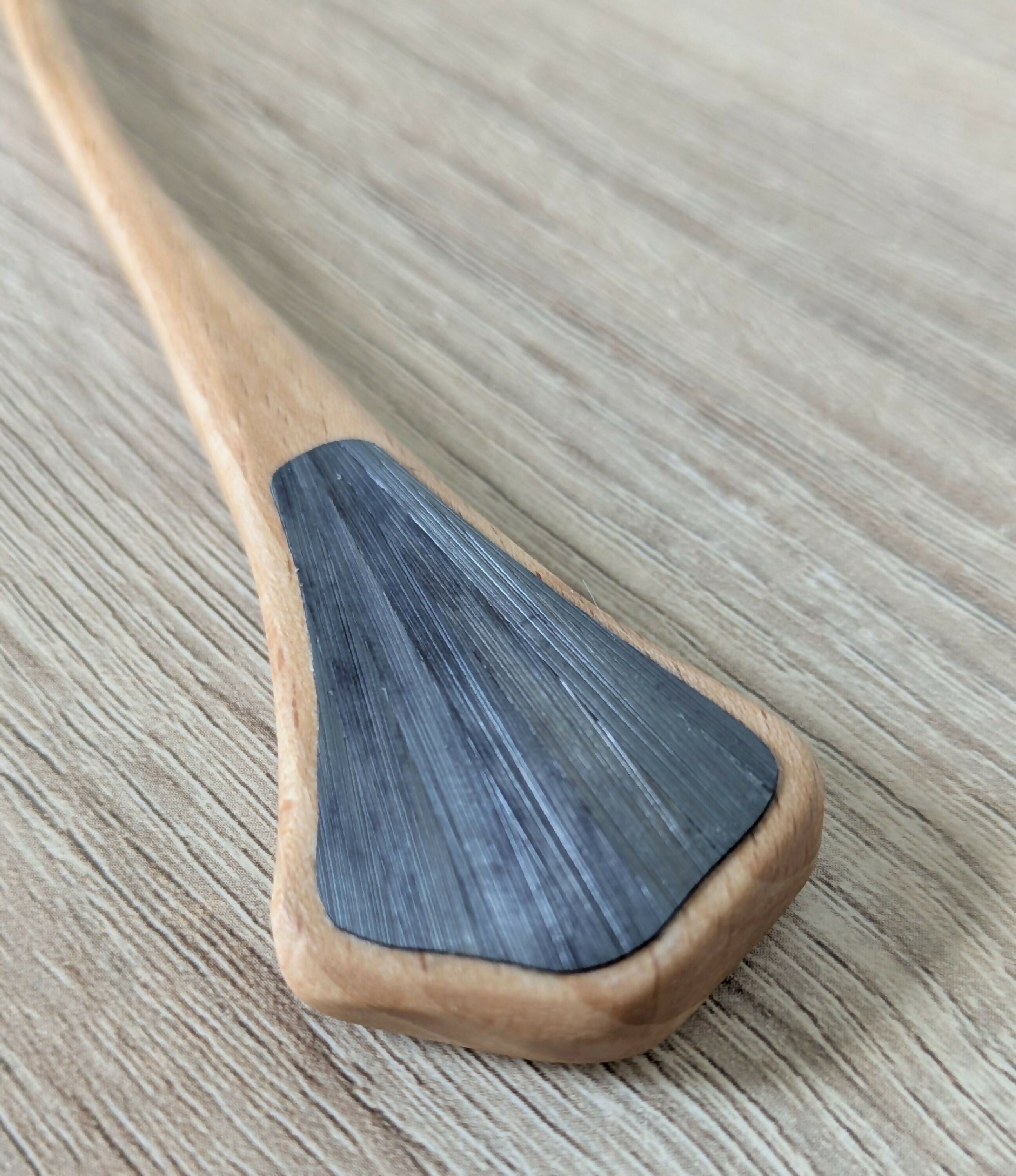 pic_a_chignon_cheveux_avec_marqueterie_de_paille_gris_anthracite_jerome_ebenisterie copie | EMPREINTES Paris