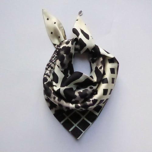 Foulard pointe soie- Ethno chic noir blanc | EMPREINTES Paris - EMPREINTES Paris