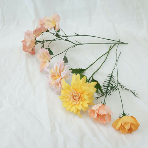 Bouquet de fleurs en papier tons roses & jaunes : deux dahlias, deux cosmos, roses sauvages | EMPREINTES Paris - EMPREINTES Paris