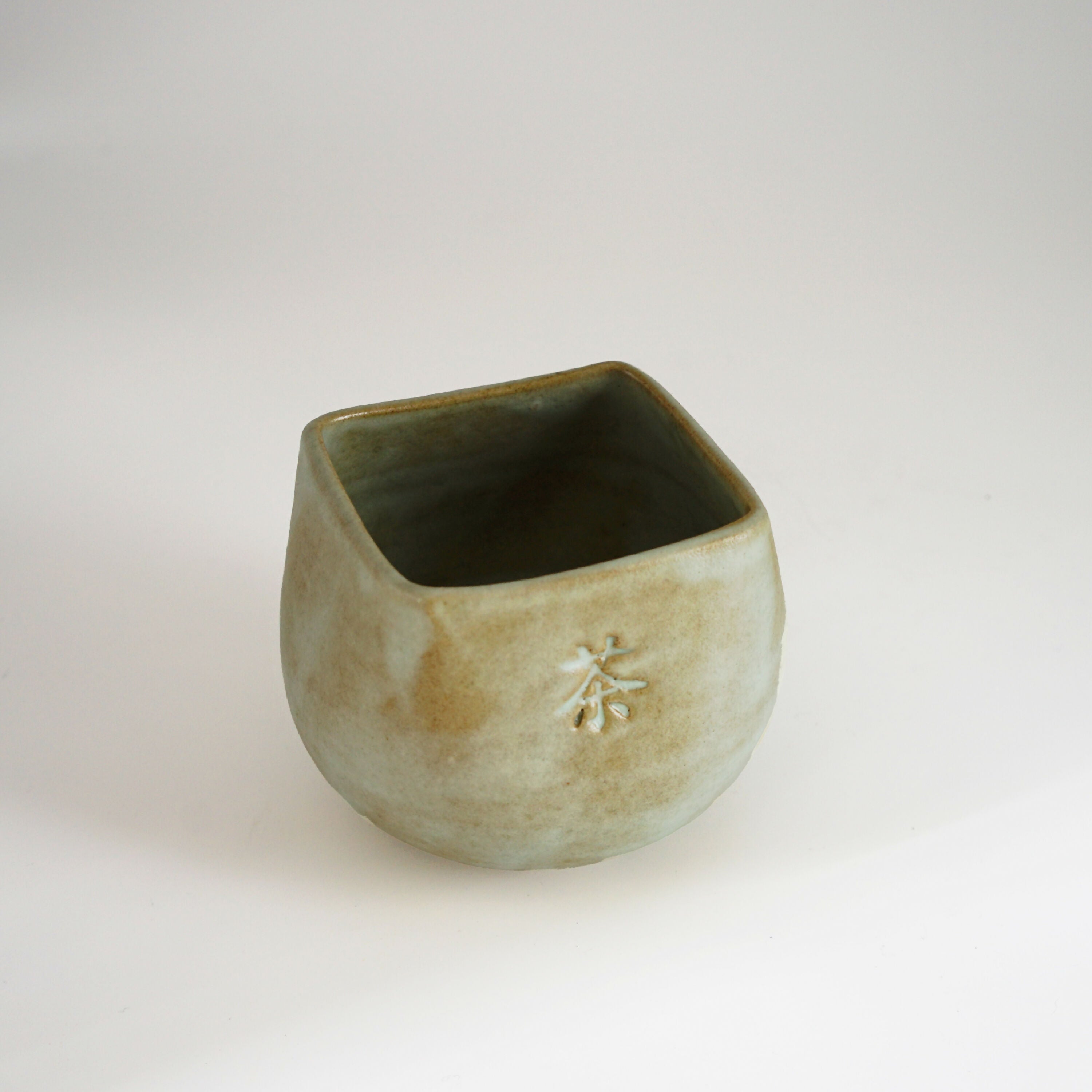 Tasse en grès - vert pâle avec kanji 