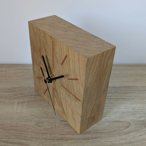 horloge_de_bureau_carree_en_chene_massif_et_marqueterie_de_paille_cuivre_jerome_ebenisterie | EMPREINTES Paris - EMPREINTES Paris