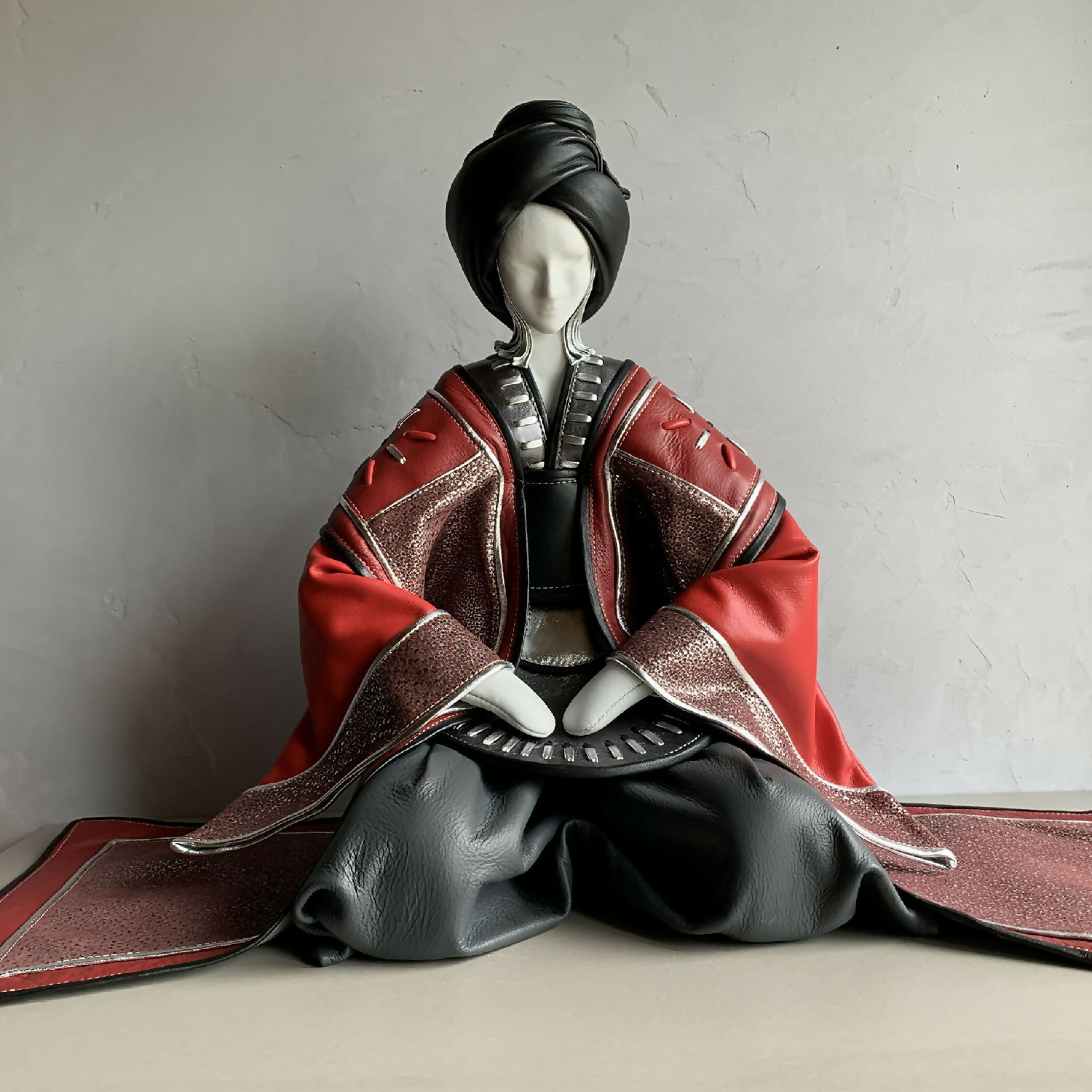 sculpture_geisha_rouge_sculpture_cuir_annie_delemarle copie | EMPREINTES Paris