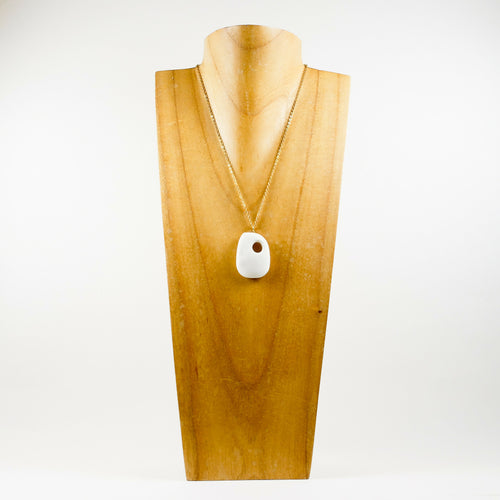 collier_porcelaine_sculpture_chaine_doree_atelier_christine_moquet copie | EMPREINTES Paris - EMPREINTES Paris