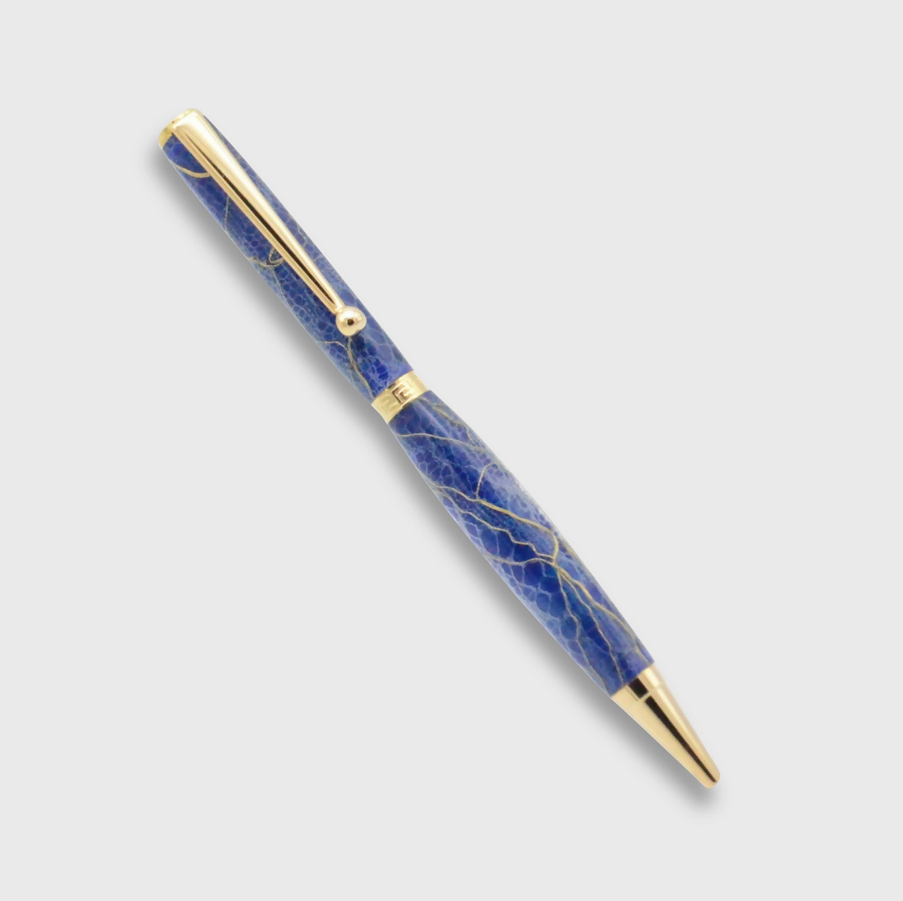 stylo_a_bille_bleu_en_dentelle_de_calais_benjamin_pamart copie | EMPREINTES Paris