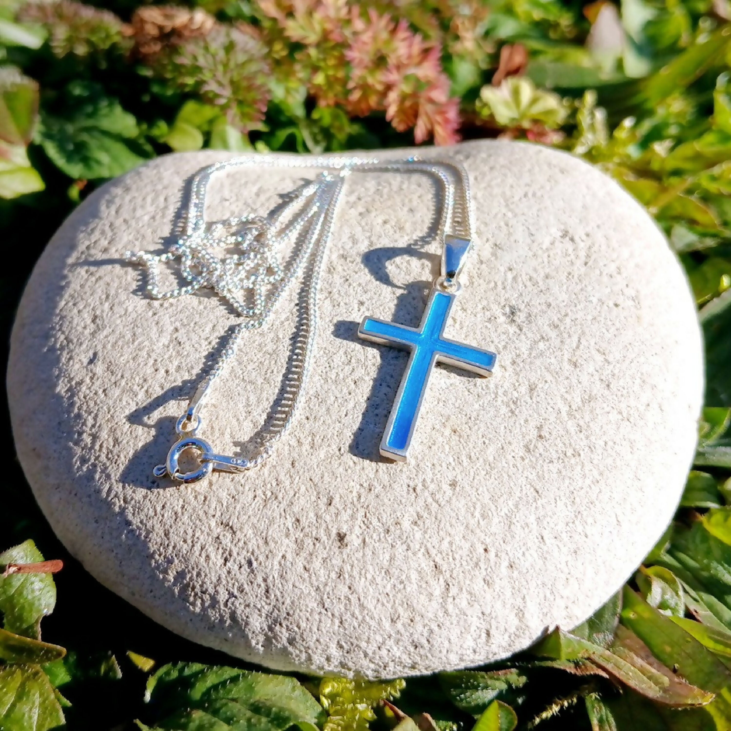 collier_croix_en_email_champleve_sur_argent_les_emaux_arediens_lemail_grand_feu_de_limoges copie | EMPREINTES Paris