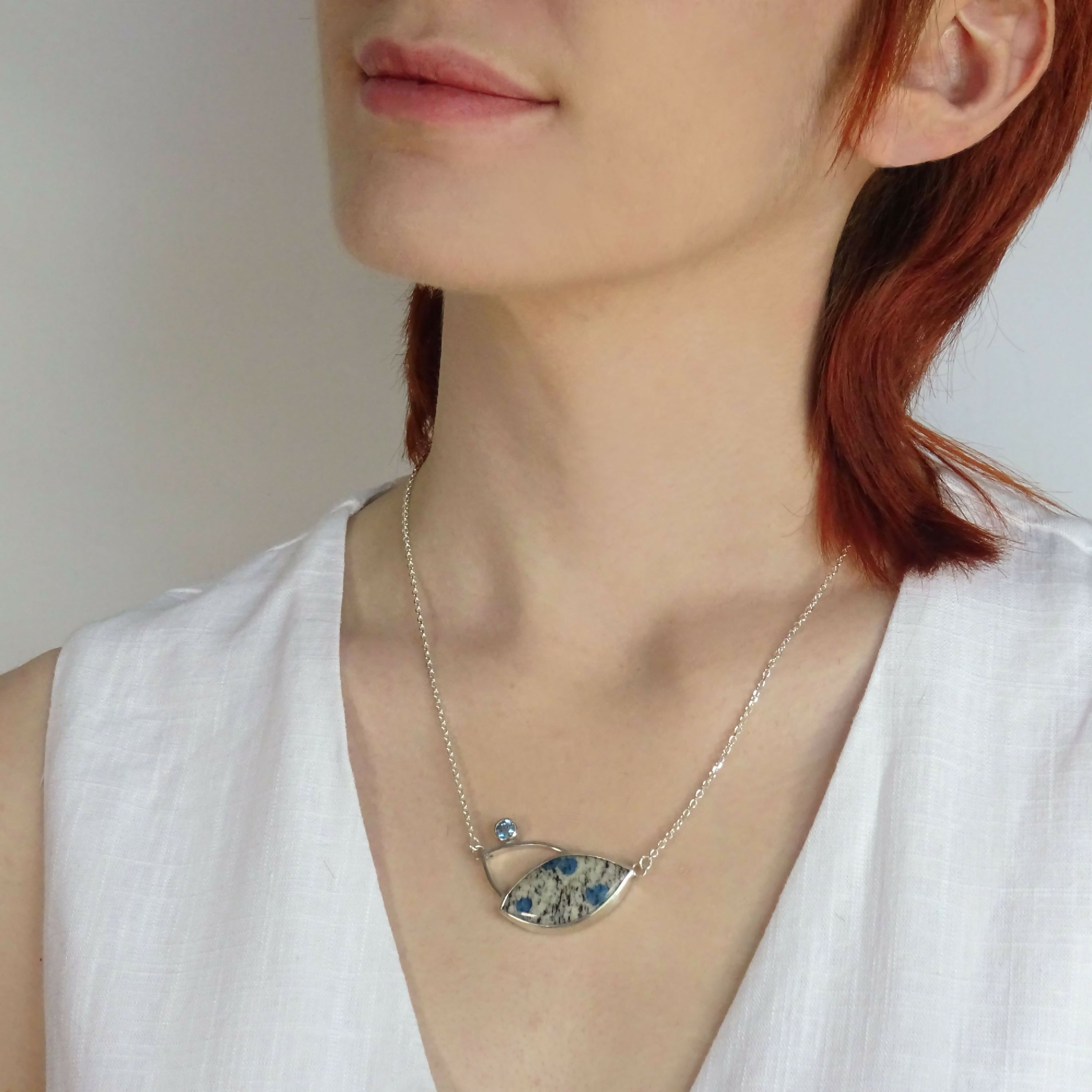 Pendentif Galaxie bleue en argent avec Jaspe K2 et Topaze - lumiss design copie | EMPREINTES Paris