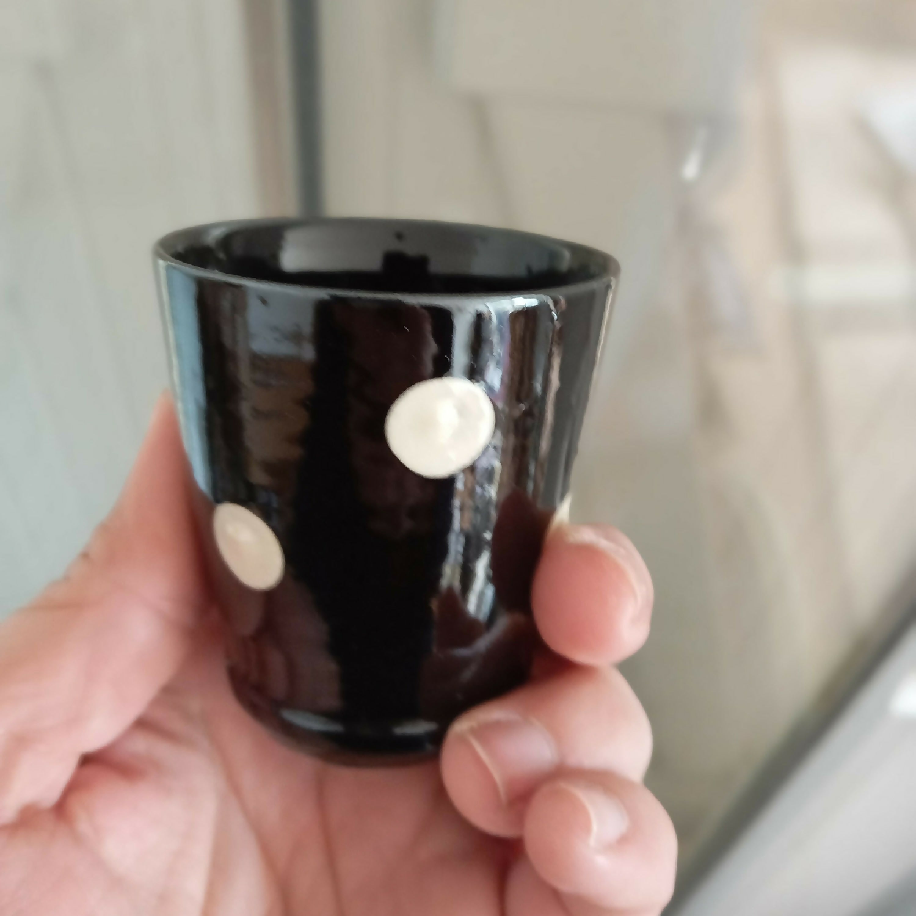 verre_espresso_terre_noire_pois_blancs_georgie_blin_ceramiste copie | EMPREINTES Paris