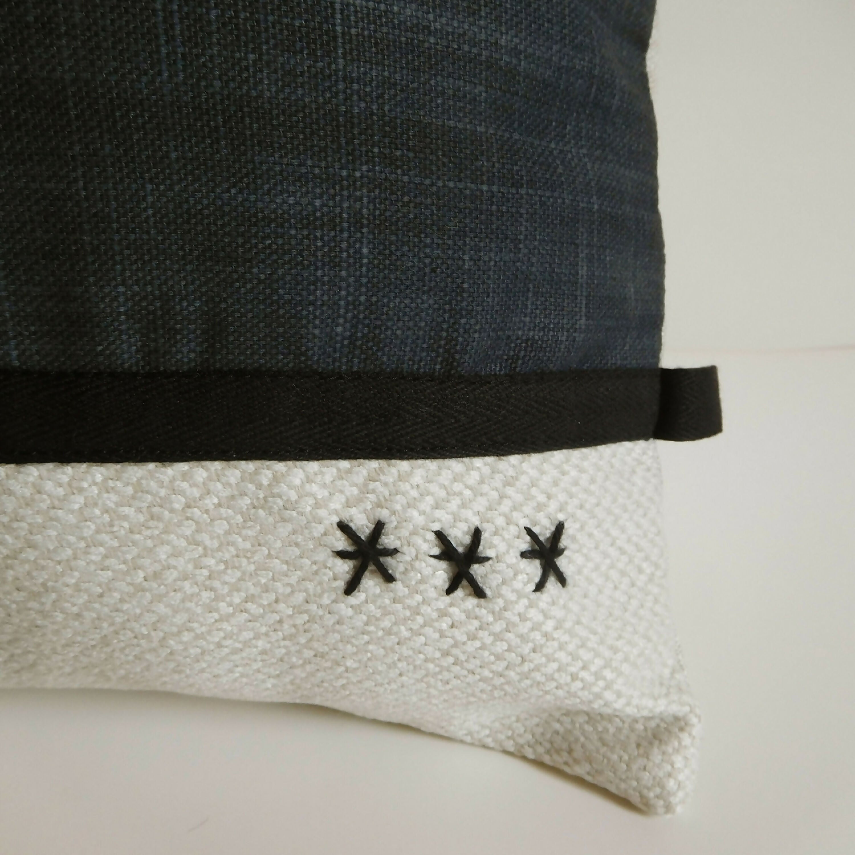 coussin_graph2_instant_present copie | EMPREINTES Paris