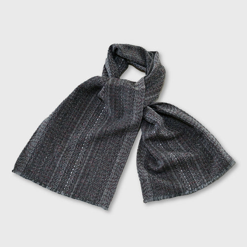echarpe_gris_ardoise_creation_tissages_francois_vieillard copie | EMPREINTES Paris - EMPREINTES Paris