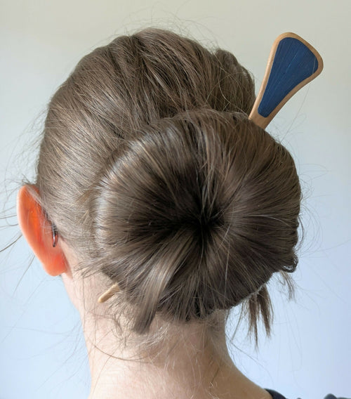 pic_a_chignon_cheveux_avec_marqueterie_de_paille_bleue_jerome_ebenisterie copie | EMPREINTES Paris - EMPREINTES Paris