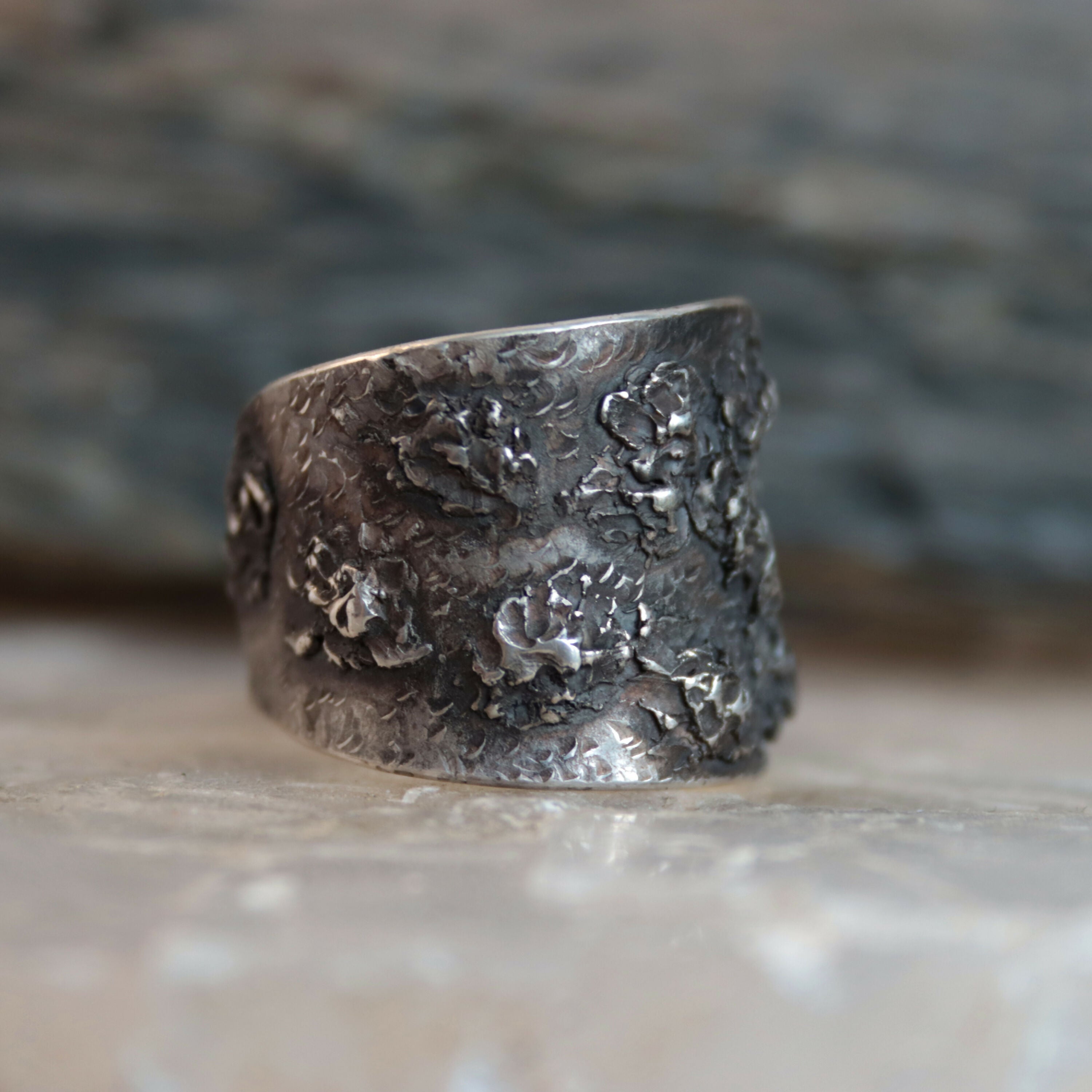 bague_la_tempete_i_piece_unique_t59_en_argent_pur_patine_gris_fonce_sol_billeke copie | EMPREINTES Paris