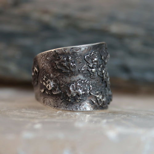 bague_la_tempete_i_piece_unique_t59_en_argent_pur_patine_gris_fonce_sol_billeke copie | EMPREINTES Paris - EMPREINTES Paris