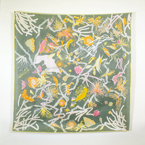 carre_de_soie_william_morris_on_the_milkyway_vert_prelude_dans_la_pampa copie | EMPREINTES Paris - EMPREINTES Paris